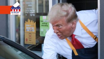 Le candidat républicain à l'élection présidentielle, l'ancien président des États-Unis Donald Trump, fait la queue au drive-in lors d'une séance de photos de campagne alors qu'il visite un restaurant McDonald's le 20 octobre 2024 à Feasterville-Trevose, en Pennsylvanie.