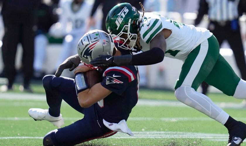 Patriots' Drake Maye leaves game after helmet-to-helmet hit on running play