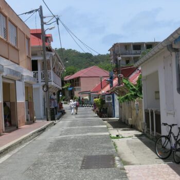 Coupure d’électricité en Guadeloupe : rétablissement du courant espéré ce week-end, le couvre-feu partiellement reconduit