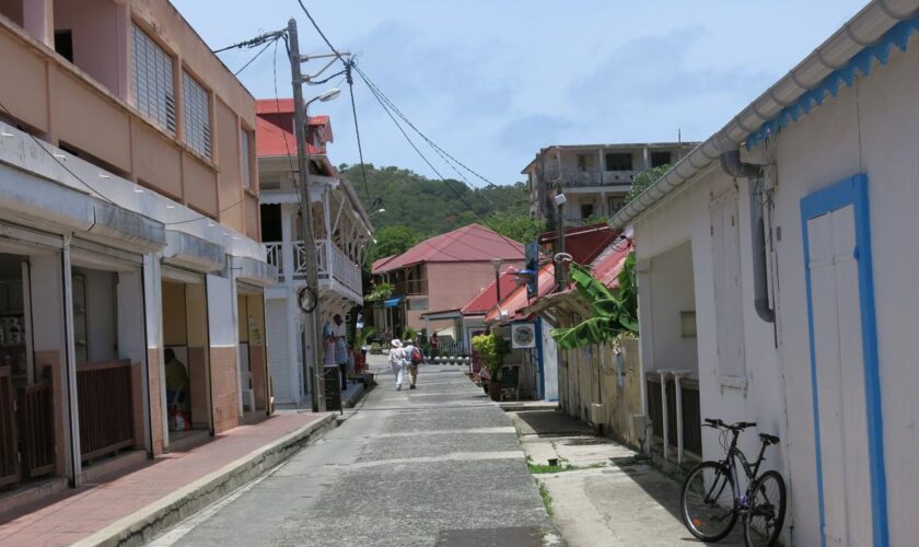 Coupure d’électricité en Guadeloupe : rétablissement du courant espéré ce week-end, le couvre-feu partiellement reconduit