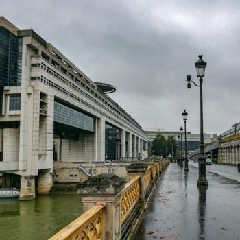 Budget 2025 : le gouvernement dévoile 5 milliards d’euros de nouvelles coupes, la fonction publique dans le viseur