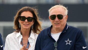 Jerry Jones' kids involved in freak car accident outside stadium before game vs 49ers: report