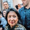 Salome Surabischwili: Georgiens Präsidentin an der Seite der Opposition