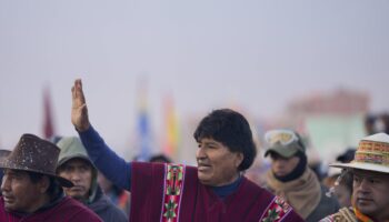 « La voiture avec laquelle je suis arrivé a reçu 14 balles » : l’ex-président bolivien Evo Morales dit avoir été visé par des tirs