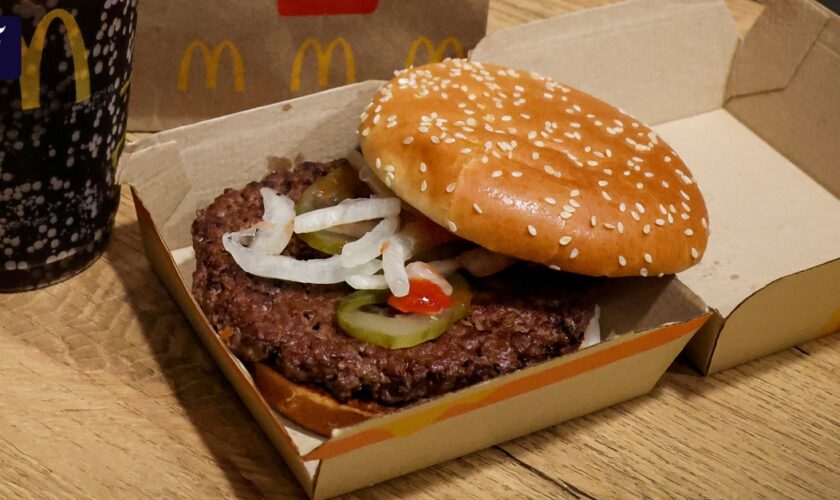 Nach Bakterien-Ausbruch: McDonald's nimmt Verkauf von Burger in USA wieder auf