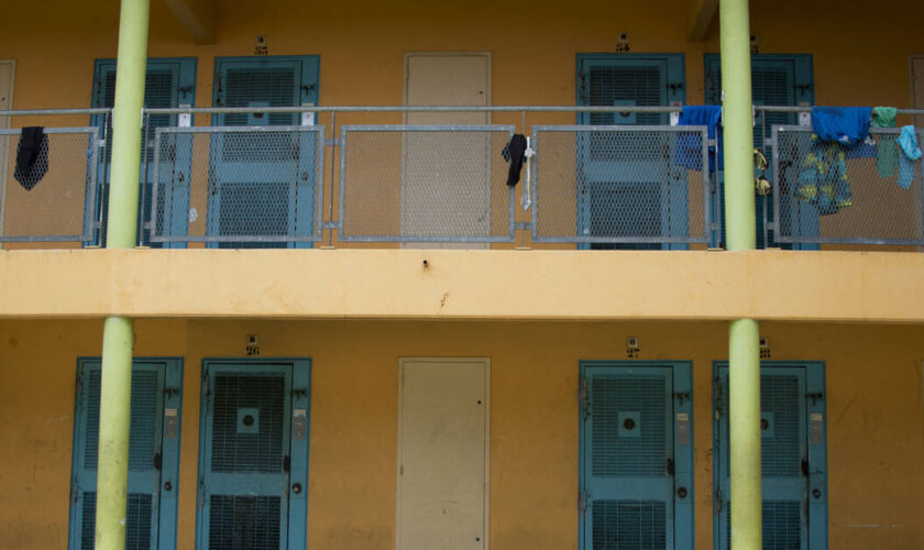 Guadeloupe : des gardiens de la prison de Baie-Mahault bloquent le centre pénitentiaire, après une attaque contre un surveillant