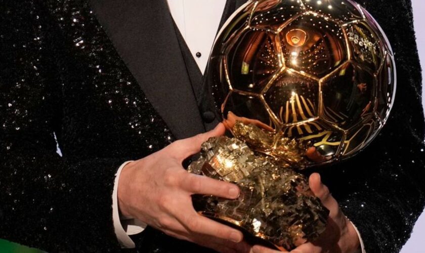 Wer erhält den Ballon d'Or? Die Gewinner werden am Abend in Paris bekanntgegeben. Foto: Christophe Ena/AP/dpa