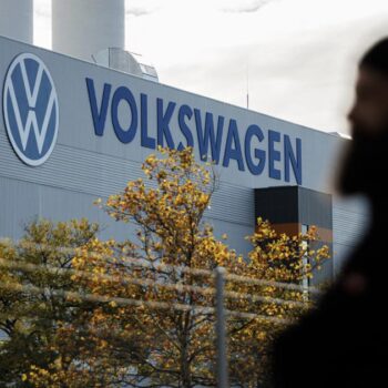 Volkswagen envisage de fermer au moins trois usines et de supprimer des dizaines de milliers d’emplois