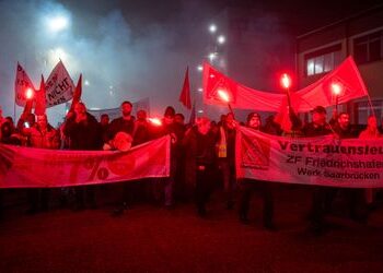 Metaller starten erste Warnstreiks in der Nachtschicht