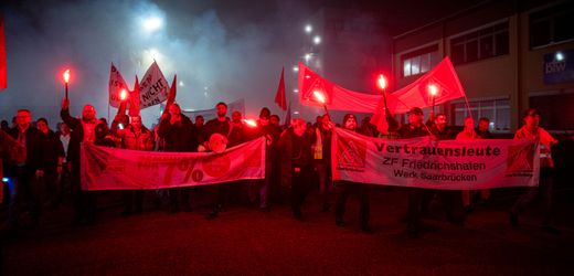 Metaller starten erste Warnstreiks in der Nachtschicht