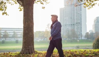 Dementia red flag symptom that can be seen when you walk uncovered as 'dual decliners' identified