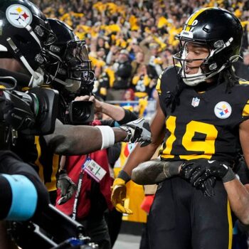 Steelers' Calvin Austin III scores 2 touchdowns, TJ Watt gets huge sack in win over Giants