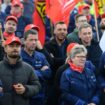 Laut IG Metall haben sich bei BMW in Leipzig rund 2000 Beschäftigte an einem Warnstreik beteiligt. Foto: Hendrik Schmidt/dpa