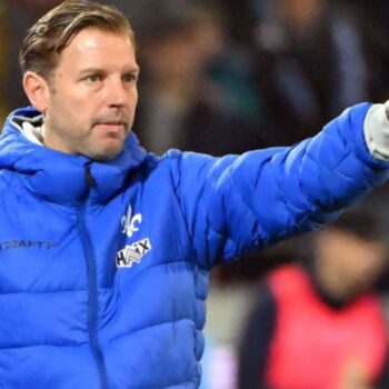 Darmstadts Coach Florian Kohfeldt hofft auf den Achtelfinaleinzug im DFB-Pokal. Foto: Uli Deck/dpa