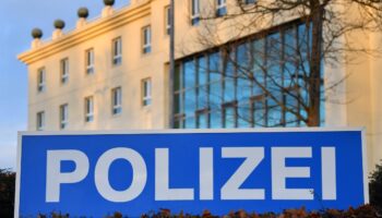 31-Jähriger stirbt in seiner Zelle – Polizei nimmt Ermittlungen auf