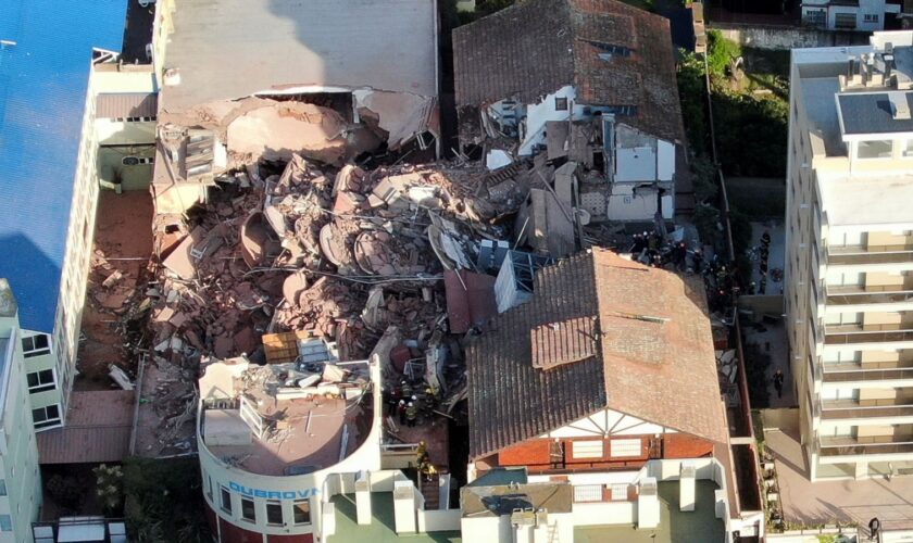 Hotel building collapses - people feared trapped