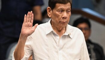 Auditionné au Sénat, l’ex-président Duterte défend mordicus sa guerre contre la drogue