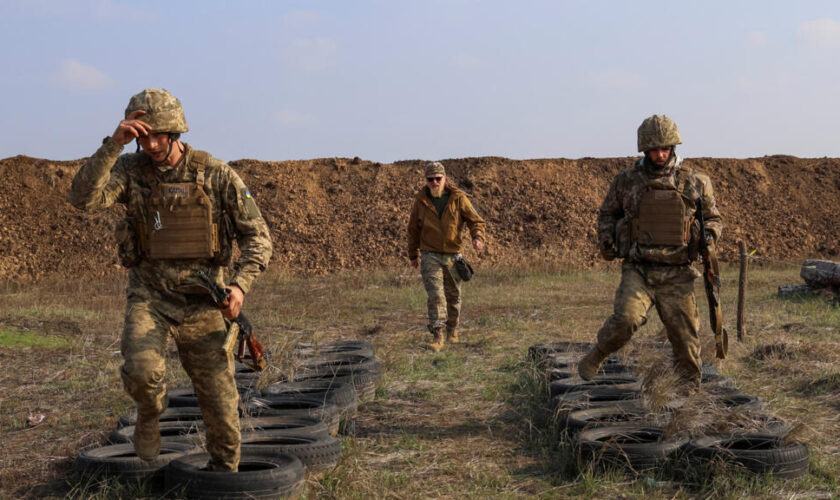 L'Ukraine annonce la mobilisation de 160 000 hommes face aux avancées russes