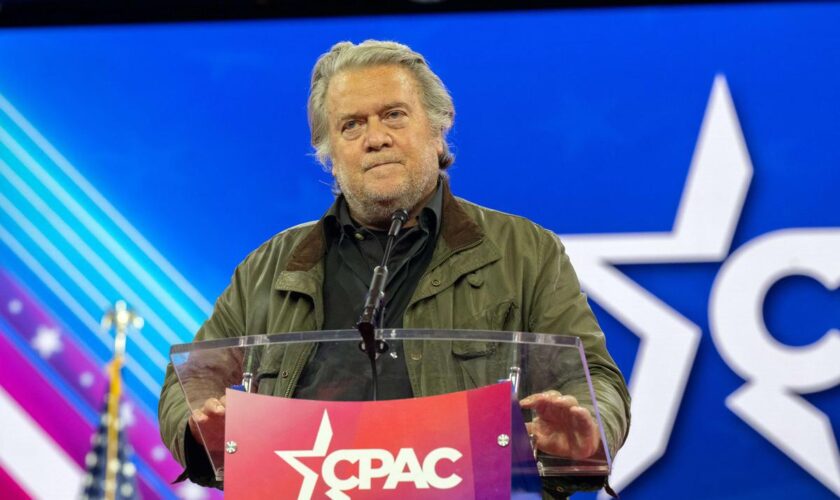 Steve Bannon, l’ex-conseiller populiste de Donald Trump, a été libéré de prison