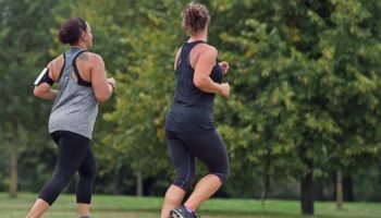 File photo dated 22/08/18 of people jogging through Hyde Park in London. Exercising between 7am and 9am may be the key to weight management, new research suggests. Although evidence regarding the optimal timing of physical activity has been controversial, a new study has found the start of the day appears to be the best time to enhance the link between daily moderate to vigorous physical activity and obesity. Issue date: Tuesday September 19, 2023.