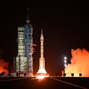 Weltraumstation "Tiangong": China schickt neue Raumfahrer-Crew ins All