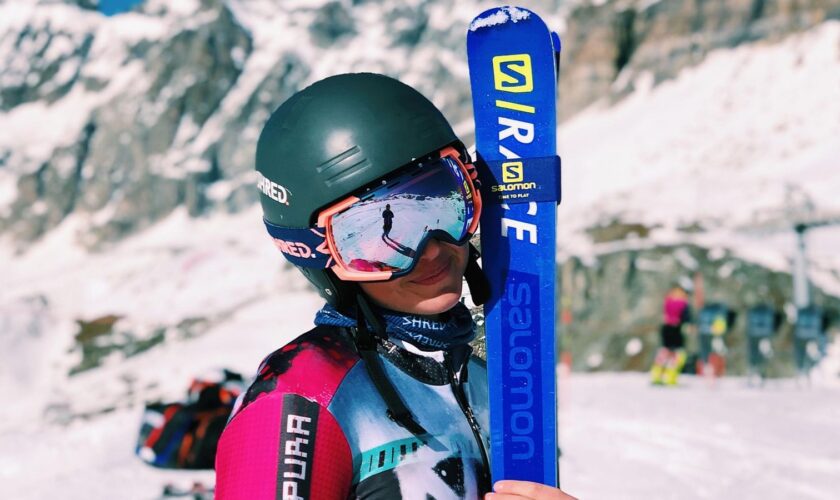 Teenage champion skier dies