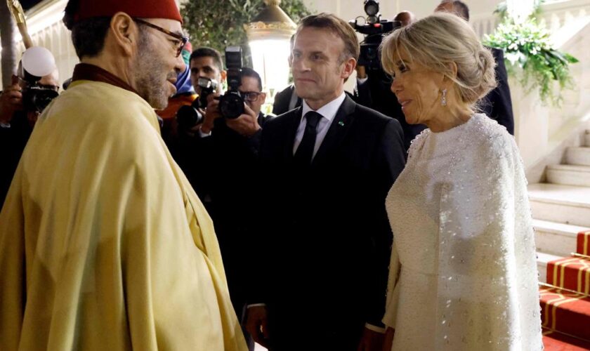 Macron applaudi au Parlement marocain : “La France a presque tout repris” à l’Espagne