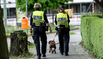 Berlin: Großeinsatz der Polizei wegen Sprengstoff an Berliner S-Bahnhof