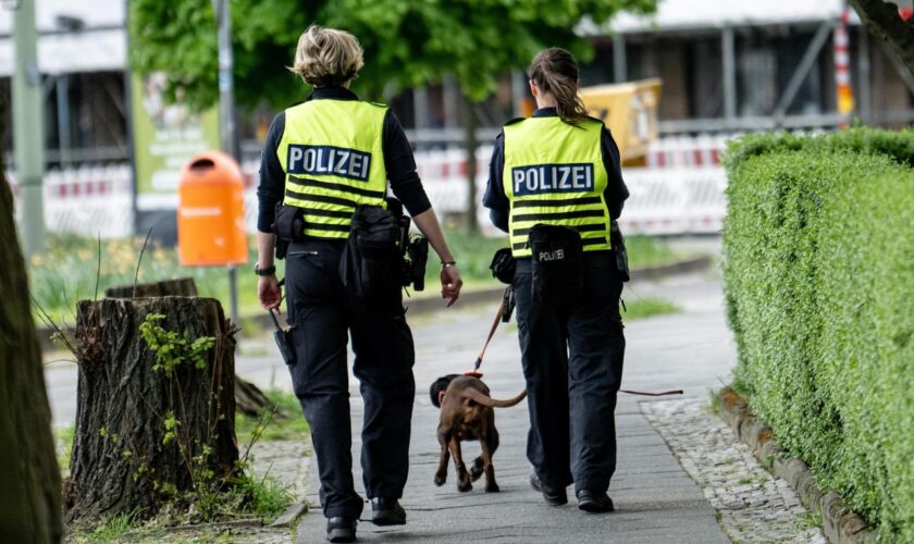 Berlin: Großeinsatz der Polizei wegen Sprengstoff an Berliner S-Bahnhof