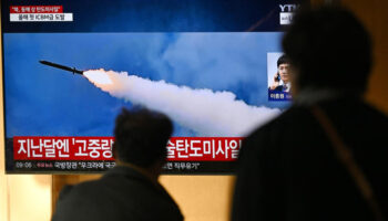 Pyongyang tire un missile balistique qui dépasse le record du pays de temps de vol, selon Tokyo