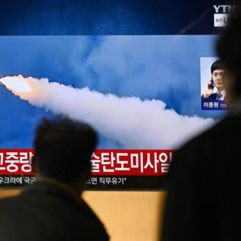 Pyongyang tire un missile balistique qui dépasse le record du pays de temps de vol, selon Tokyo