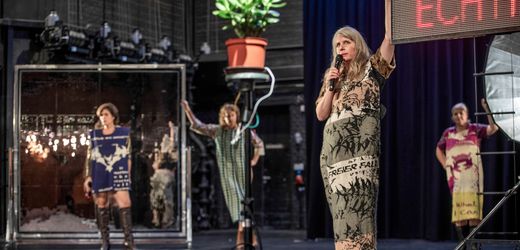 Premiere von She She Pop in Berlin: Die Theater-Avantgarde ist tierisch müde