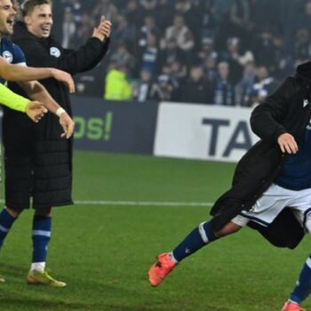 Matchwinner für die Arminia: Marius Wörl (r) Foto: Swen Pförtner/dpa