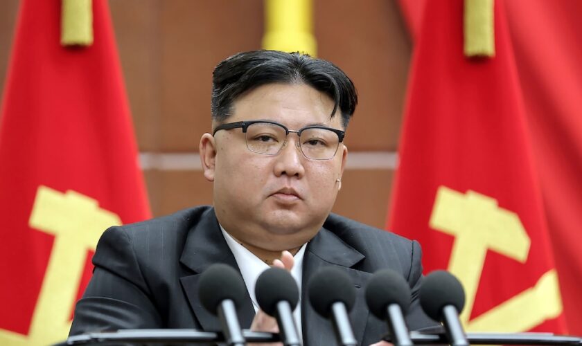 Le numéro un nord-coréen Kim Jong Un participe à un événement du Parti des Travailleurs de Corée, le 31 décembre 2023 à Pyongyang, d'après cette photo publiée par l'agence officielle nord-coréenne KCNA