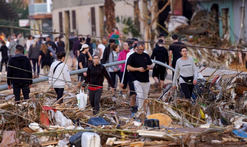 Spain floods latest: British man among 95 dead in Valencia flooding as dozens still missing