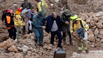 En Espagne, la recherche de survivants se poursuit après les "inondations du siècle"