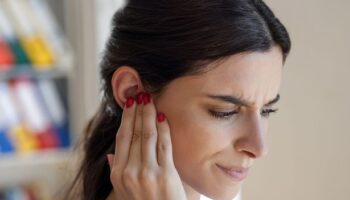 Hearing expert shares simple hair dryer tip to relieve ear infections