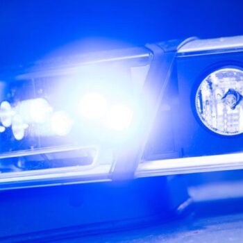 Ein 18-Jähriger soll am Mittwochabend in Osnabrück Anwohner bedroht und Polizisten mehrfach angegriffen haben. (Archivbild) Foto