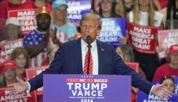 Trump boasts to crowd no one leaves his rallies early – just as man gets up and walks out