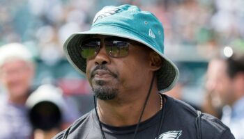 NFL legend Brian Dawkins reflects on marching in 5K with US veterans for suicide prevention: 'Honor for me'