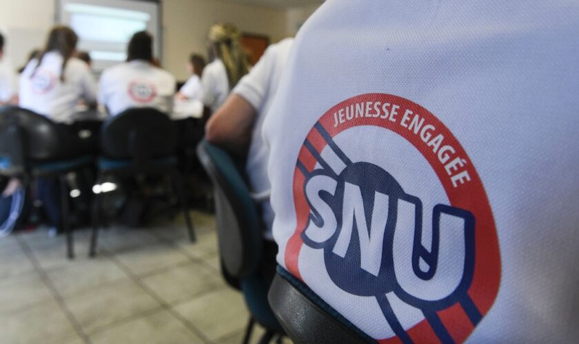 Des jeunes volontaires pour le SNU le 24 juin 2019 sur la base aérienne Luxeuil-Saint Sauveur, dans l'est de la France, le 24 juin 2019