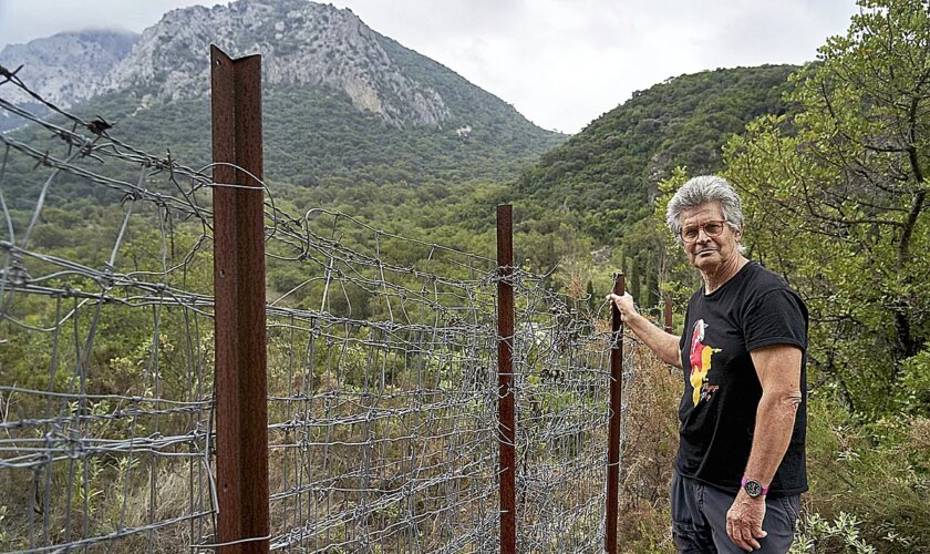 Acoso al ecologista al que intentaron hundir con 47 gramos de coca: "Llegué a mi casa con grilletes y siete guardias civiles"