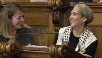 Ada Colau en su adiós al Ayuntamiento de Barcelona: "Tenemos unas élites provincianas, mediocres y avariciosas"