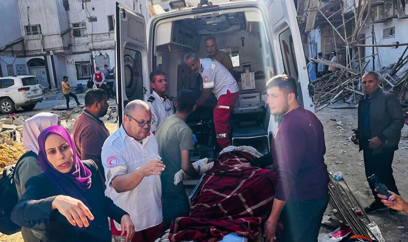 Al menos 77 muertos en un bombardeo de Israel contra un edificio en el norte de Gaza