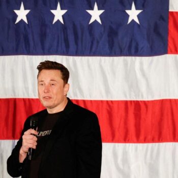 Amende, peine de prison... Avec son don quotidien d'un million de dollars aux électeurs des Swing States, que risque Elon Musk ?