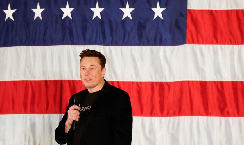 Amende, peine de prison... Avec son don quotidien d'un million de dollars aux électeurs des Swing States, que risque Elon Musk ?