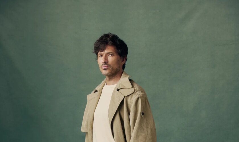 Andrés Velencoso: "Encuentro demasiado egocéntrico hablar de uno mismo. Y tras media hora de entrevista, que titulen por si quiero casarme y tener hijos..."