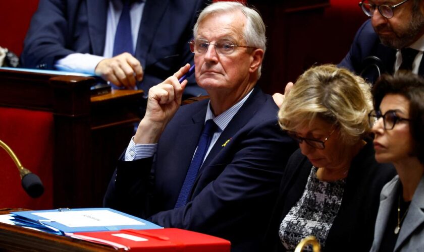 Ballotté par des injonctions contraires, le gouvernement Barnier expérimente les couacs