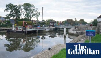 Body found in search for man who went missing in Thames after boat capsized