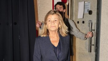 Carla Goyanes arropa a Cari Lapique en su regreso al trabajo: «Hay que volver a todo, hay que ser fuertes»